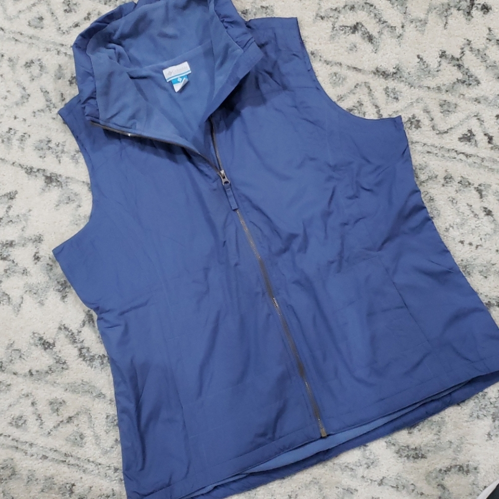 Columbia lightweight puffer vest